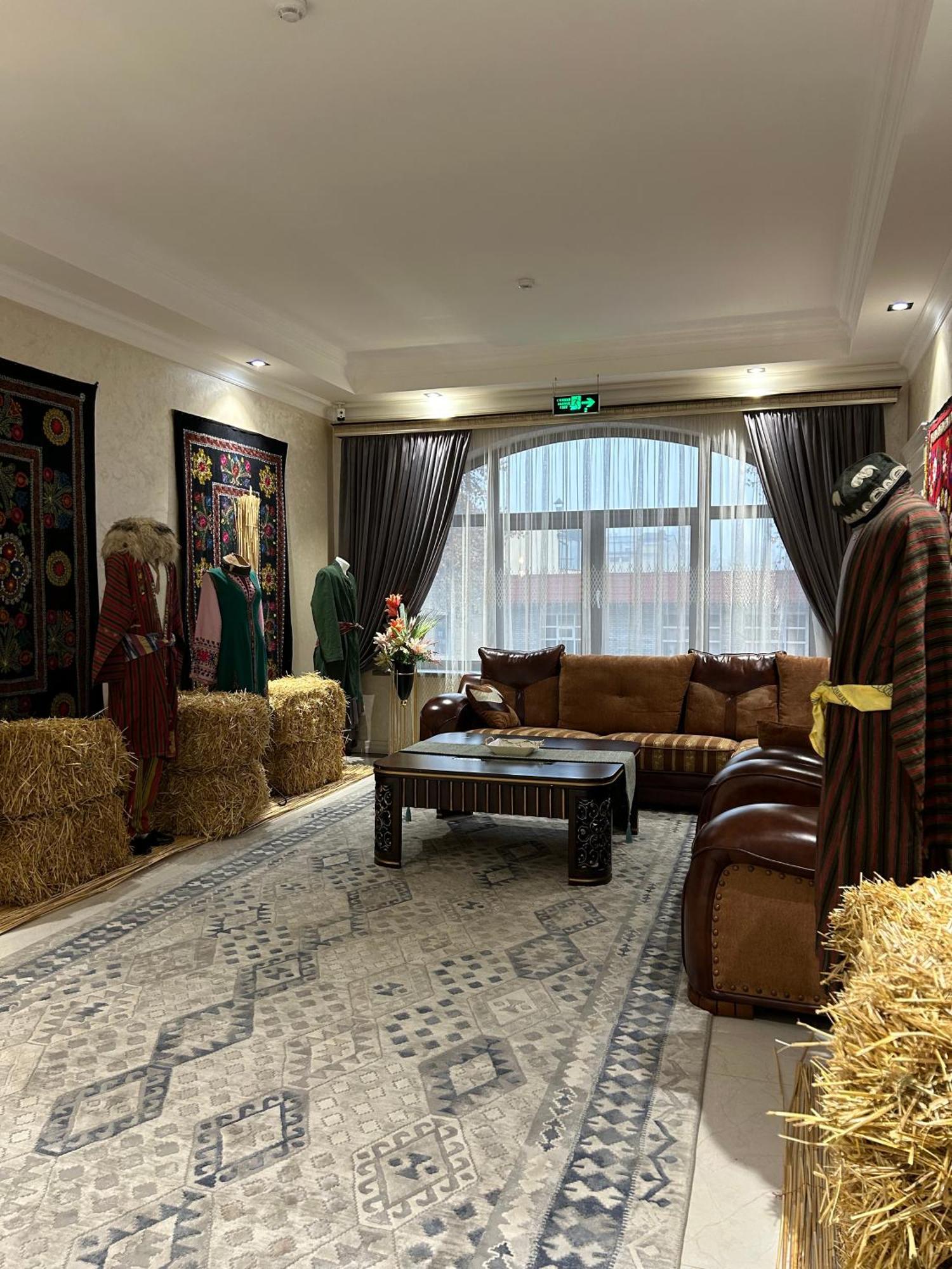 Al Madina Hotel Samarkand Esterno foto