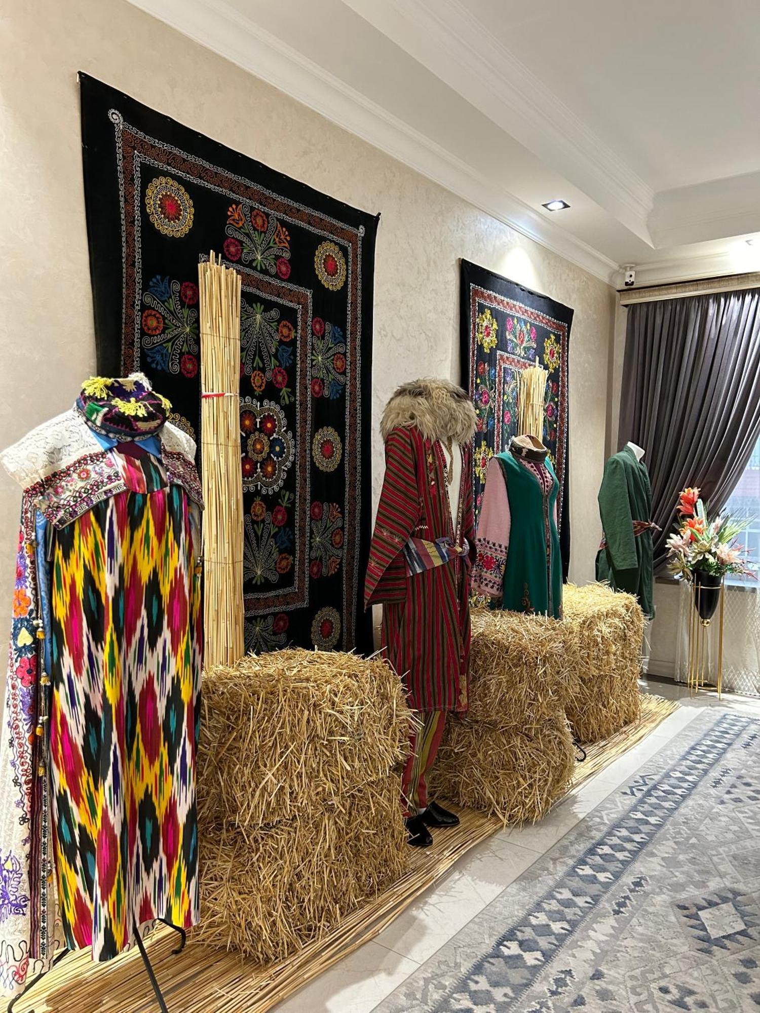 Al Madina Hotel Samarkand Esterno foto